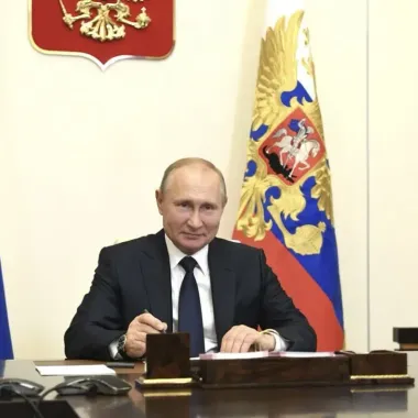 Владимир Путин анонсировал дополнительные выплаты медикам первичного звена 