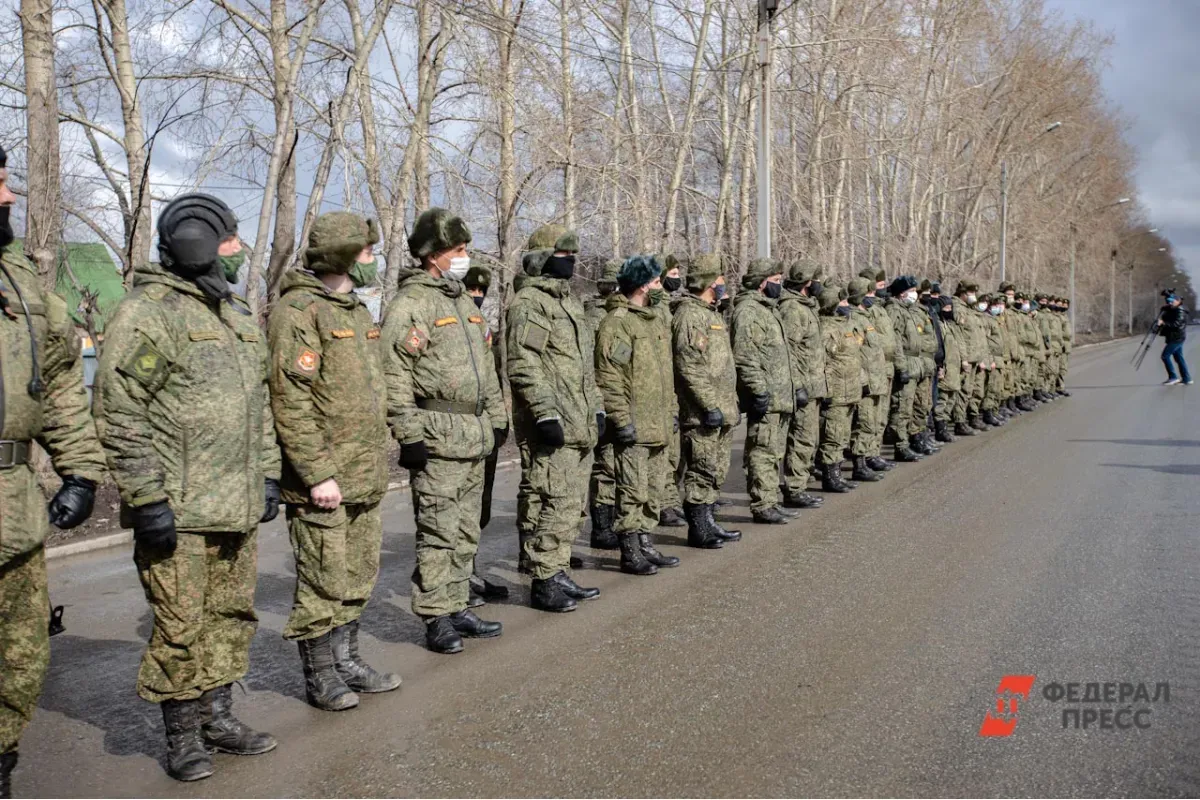 Кремль переадресовал вопрос о сроках службы в армии в Минобороны 