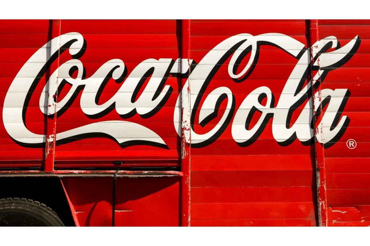 РБК: Coca-Cola осталась одним из лидеров по продажам газировки в России