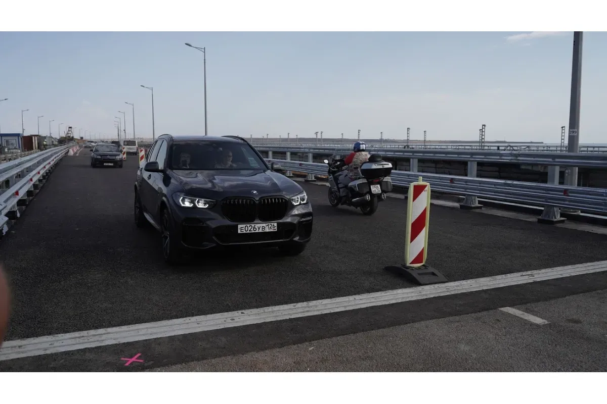 Движение по отремонтированной части Крымского моста открыли досрочно