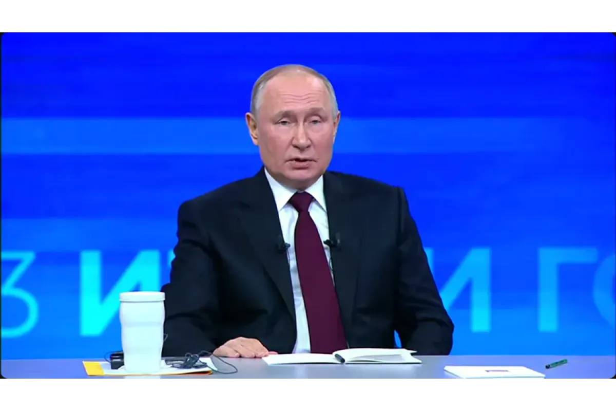 Президент РФ Владимир Путин на прямой линии и пресс-конференции