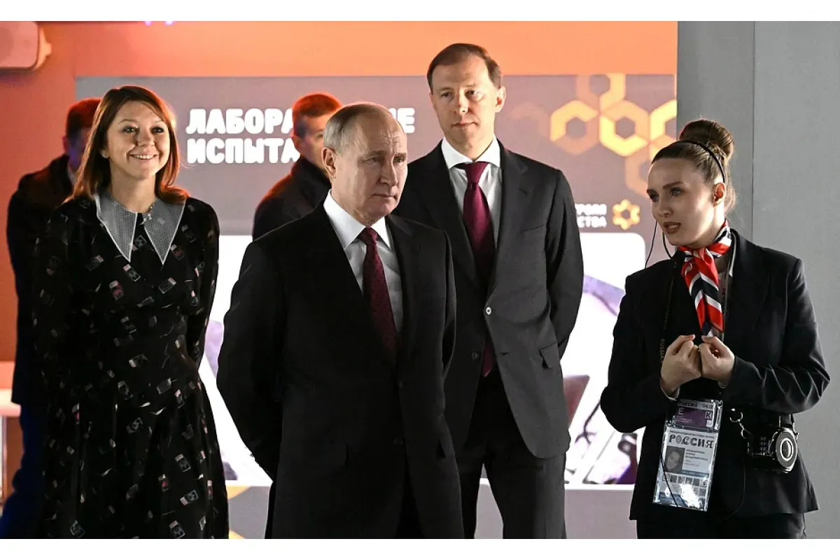 Владимир Путин посещает форум-выставку Россия