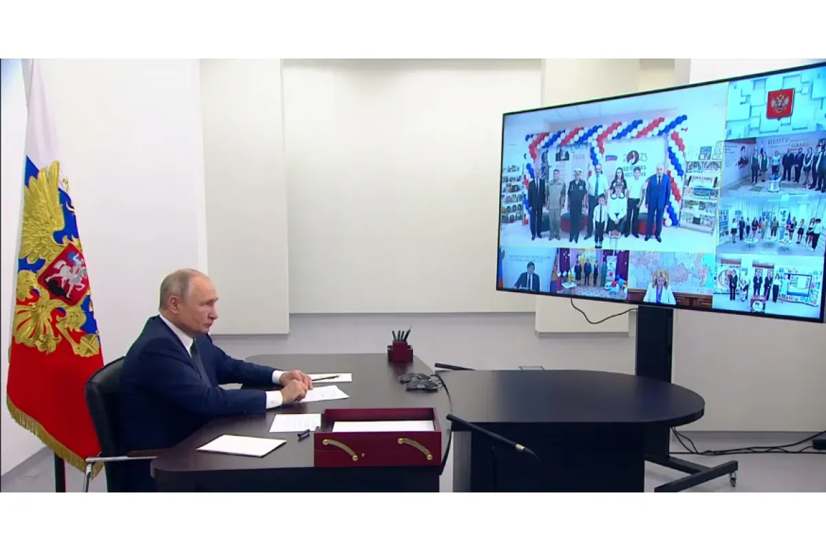 Путин принял участие в открытии школ в Мариуполе, Дагестане и Подмосковье