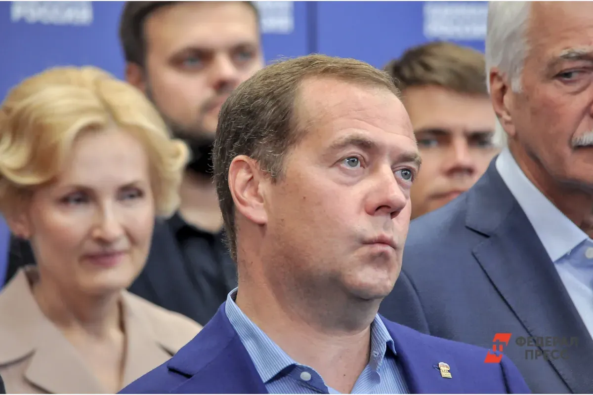 Медведев назвал позором обсуждение поставок танков для Украины на Давосском форуме