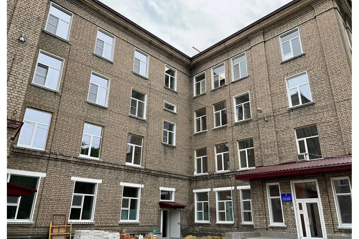 Омская область оказывает помощь в восстановлении родильного дома в Стаханове