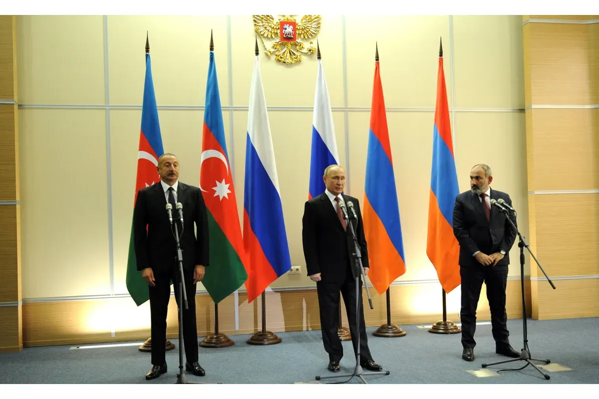 Власти Нагорного Карабаха приняли предложение миротворцев РФ о прекращении огня
