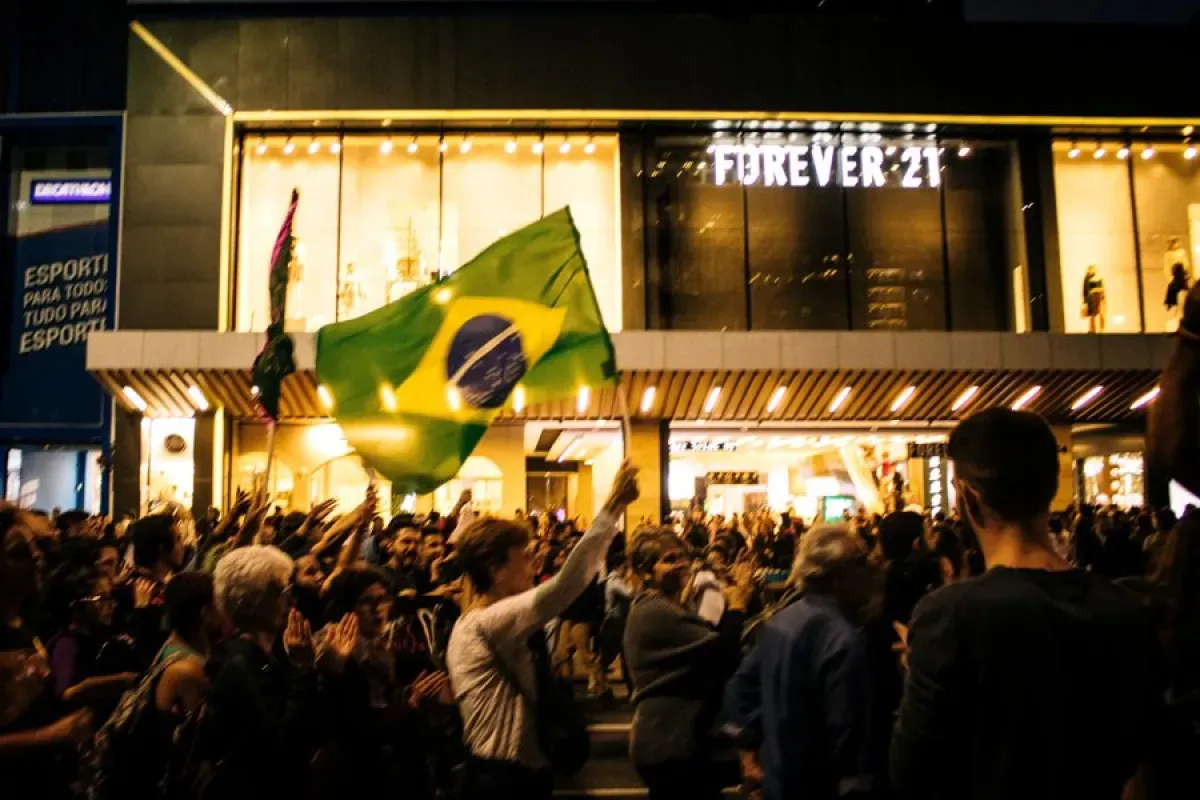 Эксперты прокомментировали беспорядки в Бразилии