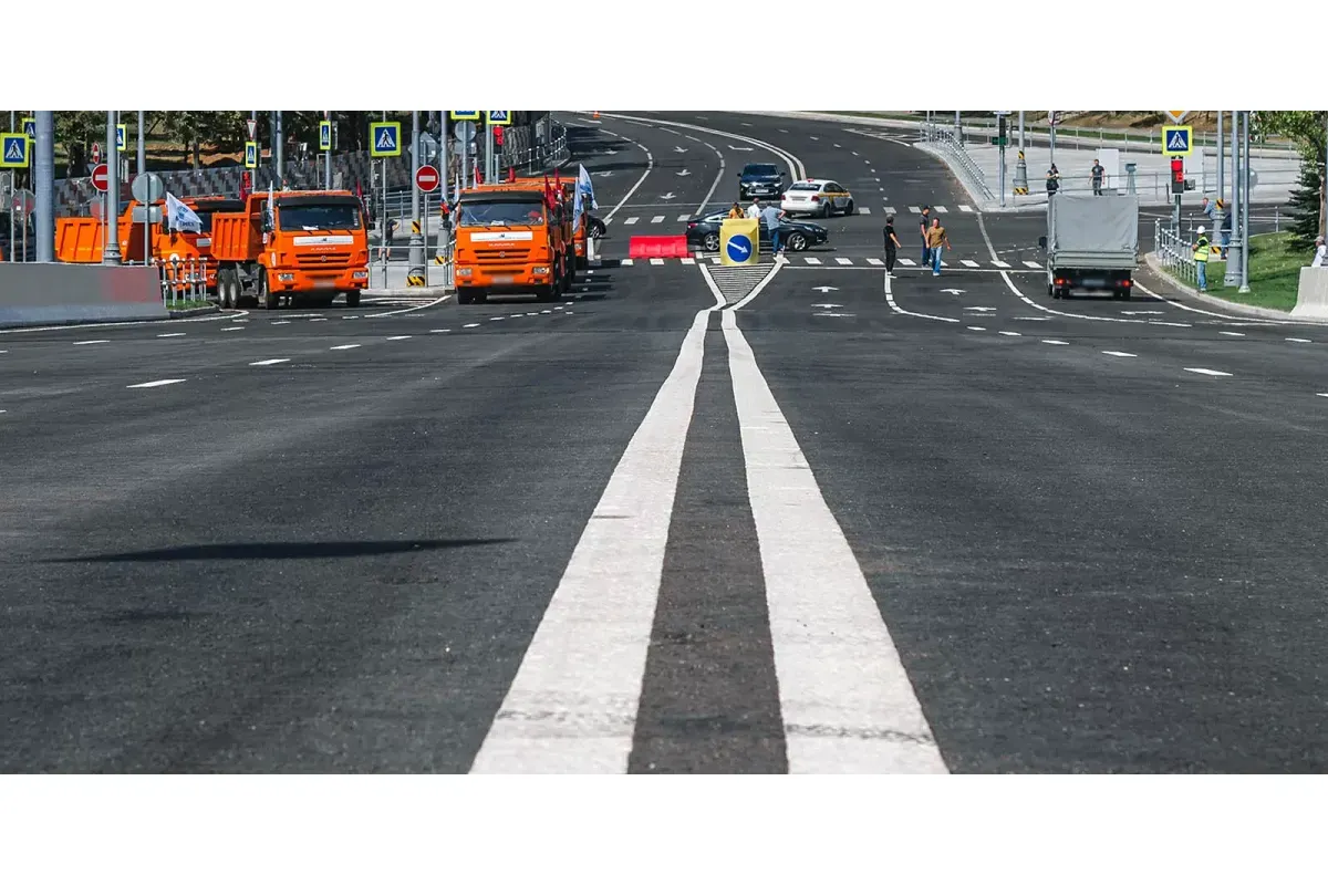 Городские службы обновили более 23 миллионов квадратных метров асфальта
