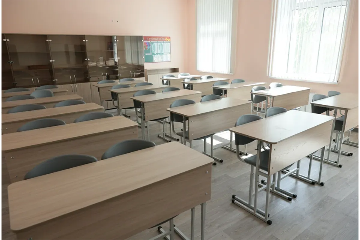 Российских школьников начали переводить на дистанционное обучение