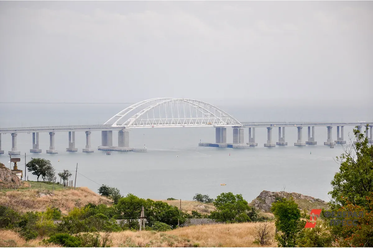 На Крымском мосту произошло ЧП: движение закрыто, есть пострадавшие