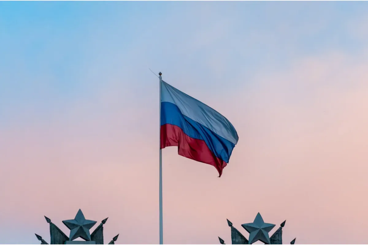 Каким должен быть флаг России?