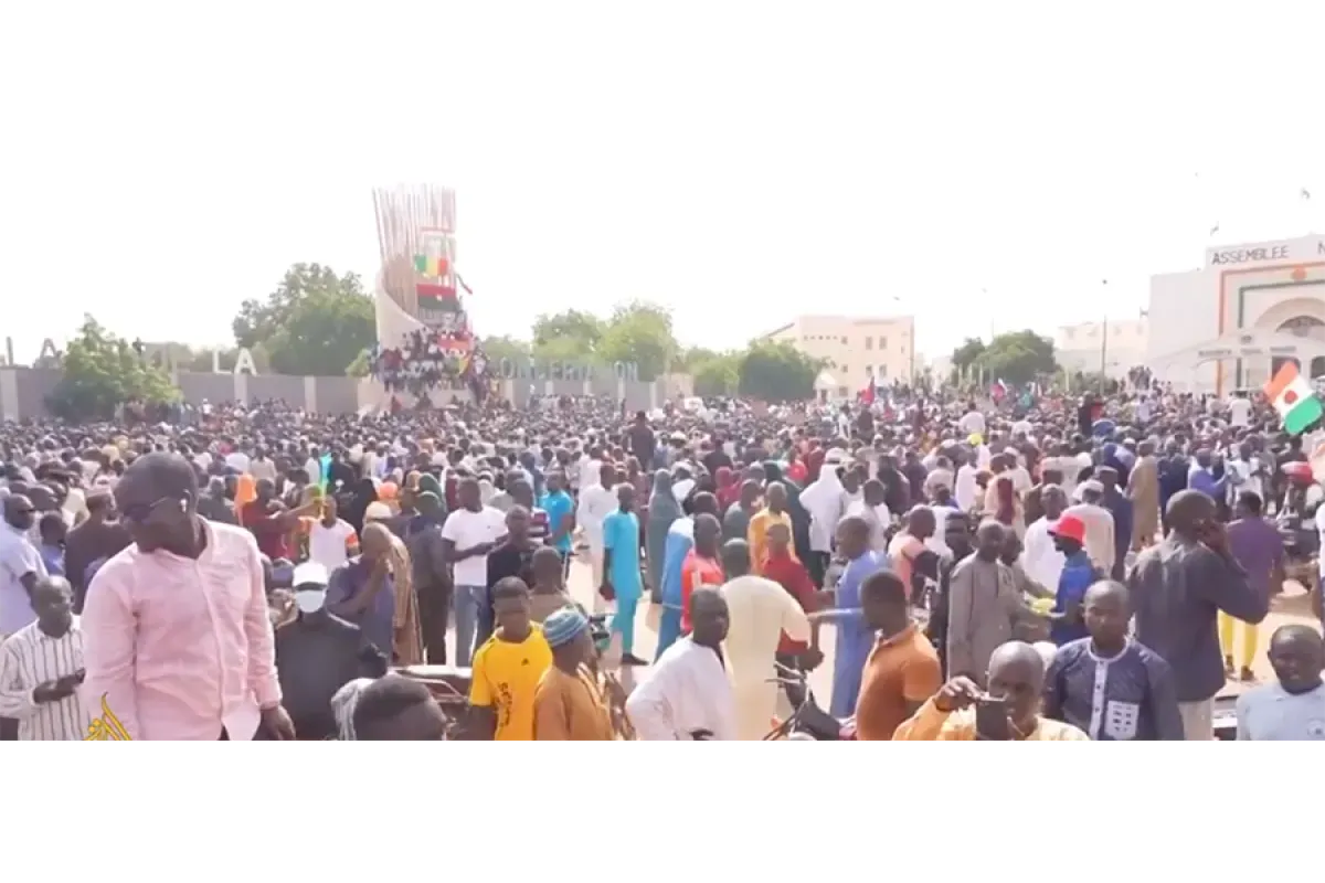 В столице Нигера собрались тысячи сторонников переворота
