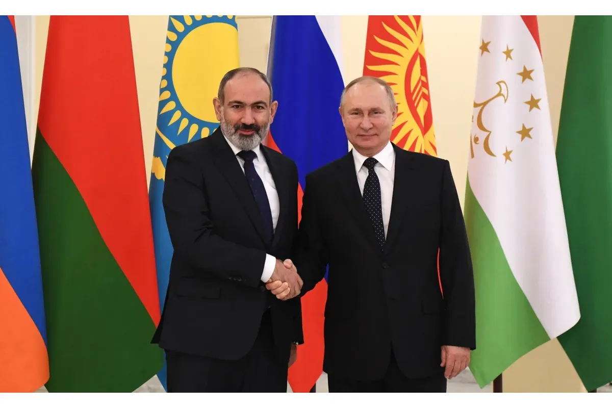 Владимир Путин и Никола Пашинян на неформальном саммите СНГ
