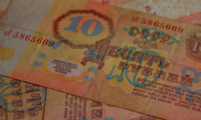 Почему Банк России не контролирует устойчивость национальной валюты?