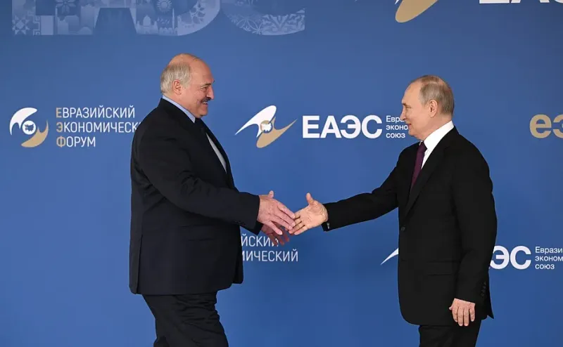 Лукашенко: Началось перемещение ядерных боеприпасов в Беларусь