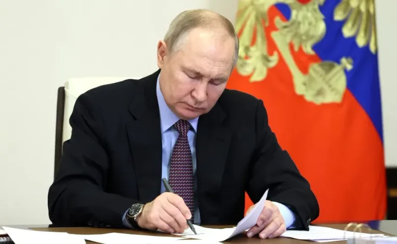 Путин постановил образовать президиум коллегии ВПК
